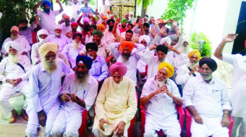Sucha Singh Chhotepur With Workers Sucha Singh Chhotepur With Workers