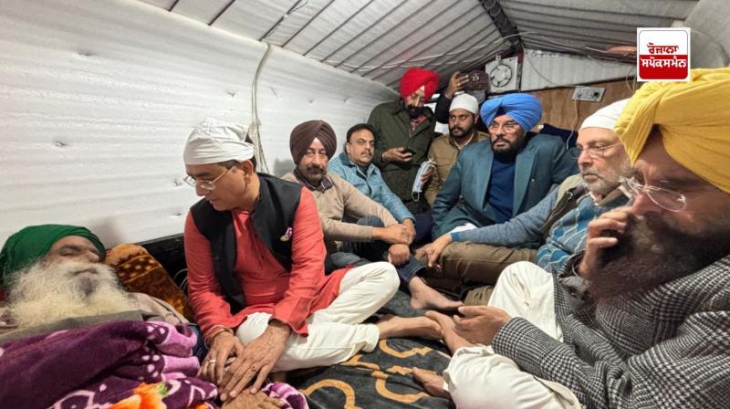 ਡੱਲੇਵਾਲ ਨੂੰ ‘ਆਪ’ ਮੰਤਰੀਆਂ ਦਾ ਵਫ਼ਦ ਖਨੌਰੀ ਬਾਰਡਰ ਪਹੁੰਚਿਆ ਡੱਲੇਵਾਲ ਨੂੰ ‘ਆਪ’ ਮੰਤਰੀਆਂ ਦਾ ਵਫ਼ਦ ਖਨੌਰੀ ਬਾਰਡਰ ਪਹੁੰਚਿਆ