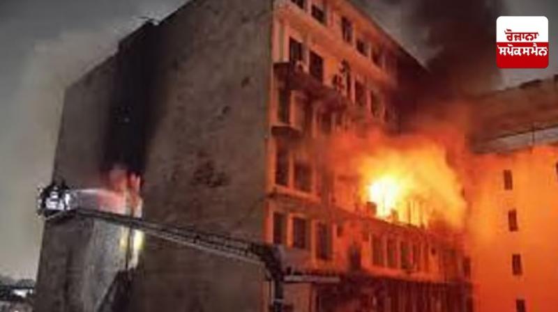 Massive fire breaks out in a building in Hyderabad, 8 people die Massive fire breaks out in a building in Hyderabad, 8 people die