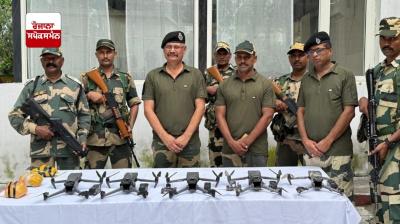 BSF ਨੂੰ ਮਿਲੀ ਵੱਡੀ ਸਫ਼ਲਤਾ, ਅੰਮ੍ਰਿਤਸਰ ਸਰਹੱਦ 'ਤੇ 4 ਹੈਰੋਇਨ ਦੇ ਪੈਕੇਟ, 6 ਪਾਕਿਸਤਾਨੀ ਡਰੋਨ ਕੀਤੇ ਕਾਬੂ