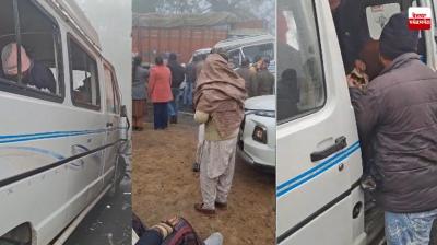 Teachers' vehicle meets with accident due to fog on Kalanaur Road