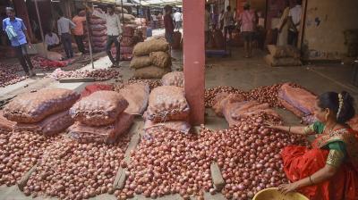 Navi Mumbai: APMC Onion-Potato Market, in Navi Mumbai, Monday, Aug 21, 2023. Union Government has imposed a 40% duty on the export of onions. (PTI Photo)