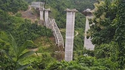 Photo of collapsed gantry as posted on Mizoram Chief Minister Zoramthanga’s official account on the X platform.
