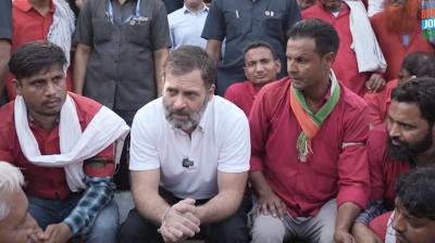 Rahul Gandhi with Coolies