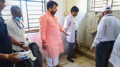 Shiv Sena MP Hemant Patil at the Dr Shankarrao Chavan Government Medical College and Hospital in Nanded on October 3.(PTI)