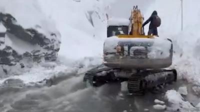 The flow of the Indus river stopped due to the avalanche