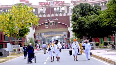 Sikh pilgrims from India arrived in Pakistan