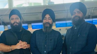 Bhai Baldev Singh Wadala (center).