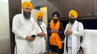 ਜਸਕਰਨ ਸਿੰਘ ਸਕੱਤਰੇਤ ਸ੍ਰੀ ਅਕਾਲ ਤਖ਼ਤ ਸਾਹਿਬ ਦੇ ਮੀਡੀਆ ਸਲਾਹਕਾਰ ਨਿਯੁਕਤ, ਗਿਆਨੀ ਕੁਲਦੀਪ ਸਿੰਘ ਗੜਗੱਜ ਨੇ ਸਿਰੋਪਾਓ ਦੇ ਕੇ ਸੇਵਾ ਸੌਂਪੀ।