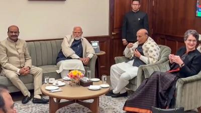 ਸਪੀਕਰ ਨਾਲ ਮੁਲਾਕਾਤ ਦੌਰਾਨ ਮੋਦੀ ਅਤੇ ਪ੍ਰਿਅੰਕਾ ਨੇ ਚਾਹ ਪੀਂਦਿਆਂ ਕੀਤੀ ਦੋਸਤਾਨਾ ਗੱਲਬਾਤ ਕੀਤੀ 