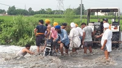 Peoples In the Rain water of Isapur