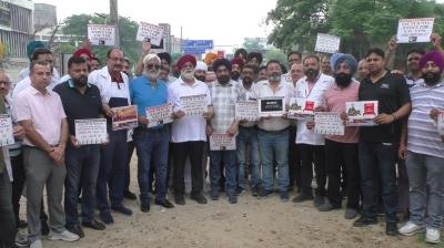 ਬਸਪਾ ਆਗੂ ਰੋਸ ਪ੍ਰਦਰਸ਼ਨ ਕਰਦੇ ਹੋਏ 