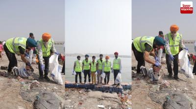 Hemkunt Foundation sets an example of Hindu-Sikh unity by cleaning the Mahakumbh Ghats in Prayagraj