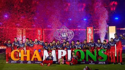 RCB received a glittering trophy along with a prize money of Rs 20 crores News
