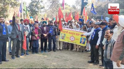  ਬਠਿੰਡਾ ਦੀਆਂ ਵੱਖ -ਵੱਖ ਜਥੇਬੰਦੀਆਂ ਰੋਸ ਪ੍ਰਦਰਸ਼ਨ ਕਰਦੀਆਂ ਹੋਈਆਂ 