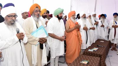 captain amrinder singh with sant samaj