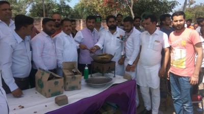 Congressmen target pakoras on Modi government