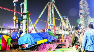 Swing falls at Surajkund fair