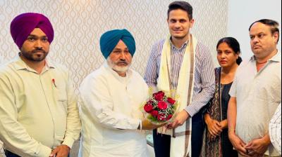 Cabinet Minister Chetan Singh Jauramajra congratulated Puneet Verma, who became a judge 