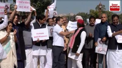 Opposition leaders protest in handcuffs in Parliament complex