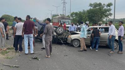 ਗੱਡੀਆਂ ਦੀ ਟੱਕਰ ਦੀ ਤਸਵੀਰ 