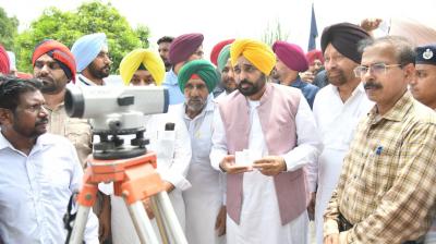 ‘ਮਾਲਵਾ ਨਹਿਰ’ ਬਣਾਉਣ ਬਾਰੇ ਮੁੱਖ ਮੰਤਰੀ ਭਗਵੰਤ ਮਾਨ ਜਾਇਜ਼ਾ ਲੈਂਦੇ ਹੋਏ 