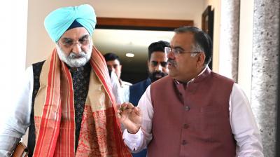 BJP candidate Taranjit Sandhu apprised Tarun Chugh of election campaign activities