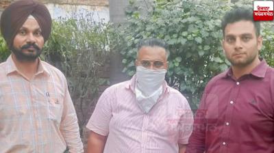 VIGILANCE BUREAU NABS SENIOR ASSISTANT FOR TAKING RS 20,000 BRIBE