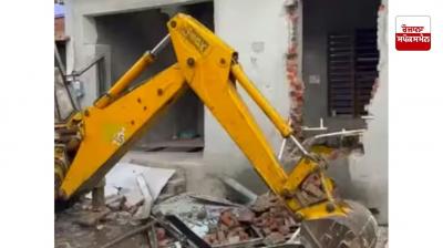 ਮਹਿਲਾ ਤਸਕਰ ਦੇ ਘਰ ‘ਤੇ ਚੱਲਿਆ ਪੀਲਾ ਪੰਜਾ