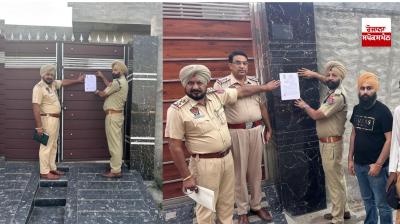 ਪੁਲਿਸ ਅਧਿਕਾਰੀ ਨਸ਼ਾਂ ਤਸਕਰਾਂ ਦੀ ਪ੍ਰਾਪਰਟੀ ਫਰੀਜ ਕਰਦੇ ਹੋਏ 