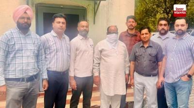 ਵਿਜੀਲੈਂਸ ਵਲੋਂ ਡੀ.ਈ.ਓ. ਦਫ਼ਤਰ ਦਾ ਕਲਰਕ ਅਧਿਆਪਕ ਤੋਂ ਰਿਸ਼ਵਤ ਲੈਂਦਾ ਰੰਗੇ ਹੱਥੀਂ ਕਾਬੂ