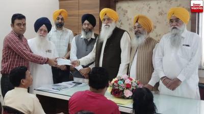 The Shiromani Committee gave 13.44 lakh rupees for the fees of Sikhligar and Vanjara Sikh children.