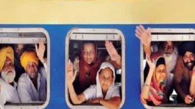 Jatha of Sikh pilgrims returning from Pakistan