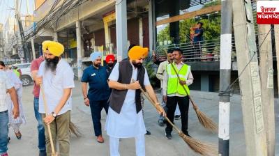AAP government's mega cleaning drive; MLAs, ministers and volunteers join hands to make the city clean