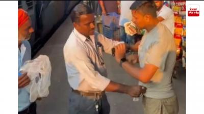 Passenger forced to pay for samosa at Jabalpur railway station as payment was not available online