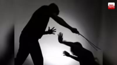 Brutally beating up the children of the workers Brutally beating up the children of the workers