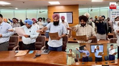 ਪੰਜਾਬ ਵਿਜੀਲੈਂਸ ਬਿਊਰੋ ਦੇ ਅਧਿਕਾਰੀਆਂ ਤੇ ਕਰਮਚਾਰੀਆਂ ਨੇ ਭ੍ਰਿਸ਼ਟਾਚਾਰ ਵਿਰੁੱਧ ਇੱਕਜੁੱਟ ਹੋ ਕੇ ਚੁੱਕੀ ਸਹੁੰ Punjab Vigilance Bureau officers and employees take oath together against corruption