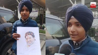 Sharanjit arrives at the final rites with a painting made by Ustad Puran Shah Koti