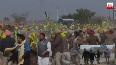 Barnala police lathicharge farmers on Barnala-Bathinda national highway