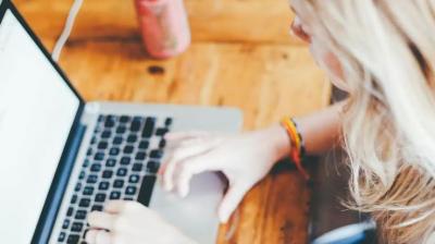  French Woman salary without work 