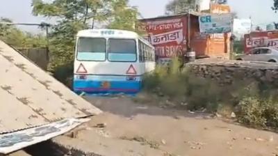 ਬੱਸ ਖਦਾਨ ’ਚ ਡਿੱਗੀ ਹੋਈ 