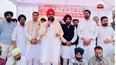 ਪ੍ਰਤਾਪ ਸਿੰਘ ਬਾਜਵਾ ਸਬੰਧੋਨ ਕਰਦੇ ਹੋਏ 