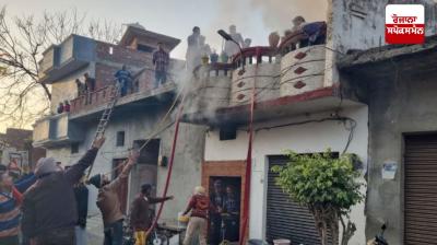 ਅੰਮ੍ਰਿਤਸਰ ’ਚ ਸਾਬਕਾ ਫੌਜੀ ਨੇ ਆਪਣੇ ਘਰ ਨੂੰ ਲਗਾਈ ਅੱਗ