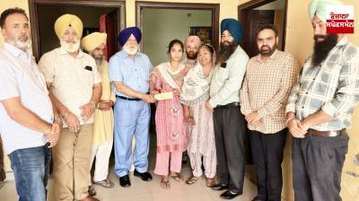 Dr. Oberoi gets emotional after seeing the grief of Pradeep's parents who died in Dubai