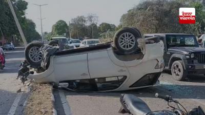 ਮੁਹਾਲੀ ਦੇ ਵਾਈਪੀਐਸ ਚੌਂਕ ਦੇ ਕੋਲ ਸੈਕਟਰ 61 ’ਚ ਦੋ ਗੱਡੀਆਂ ਦੀ ਭਿਆਨਕ ਟੱਕਰ 