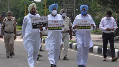 AAP protests in front of Capt Amarinder Singh's residence against scholarship scam