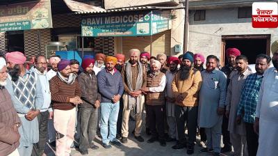 SHO took action against drugs, 5 panchayats honored the police officer