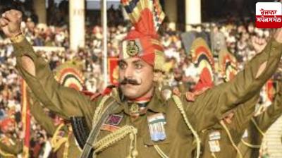Beating retreat at Attari-Wagah border, the morale of the soldiers is high... See the patriotic fervor