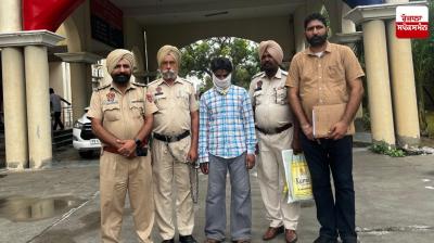  ਪੁਲਿਸ ਫੜੇ ਗਏ ਆਰੋਪੀ ਬਾਰੇ ਜਾਣਕਾਰੀ ਦਿੰਦੀ ਹੋਈ 