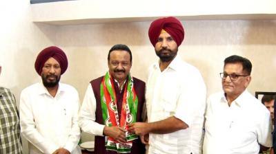 Retired ADC Rakesh Kumar joins Congress